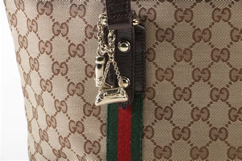 gucci shelly bag with charm